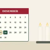 Illustrasjon av en desemberkalender der den 23. er markert, ved siden av fire adventslys